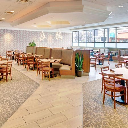 Doubletree By Hilton Milwaukee Downtown Hotel Exterior foto