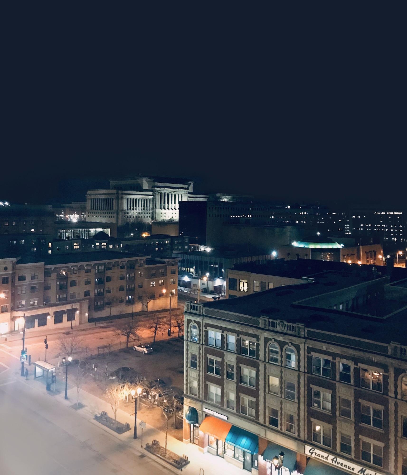 Doubletree By Hilton Milwaukee Downtown Hotel Exterior foto