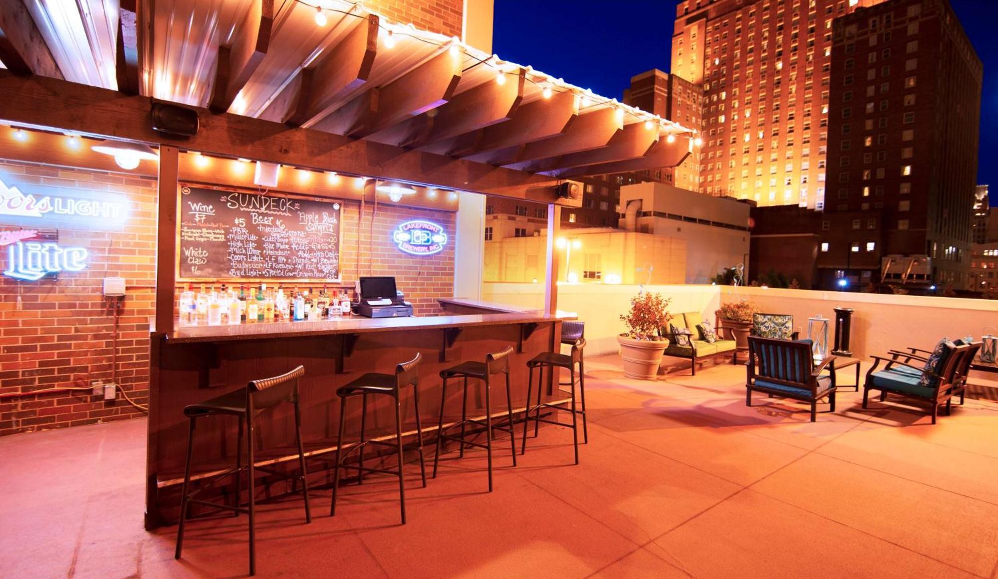 Doubletree By Hilton Milwaukee Downtown Hotel Exterior foto