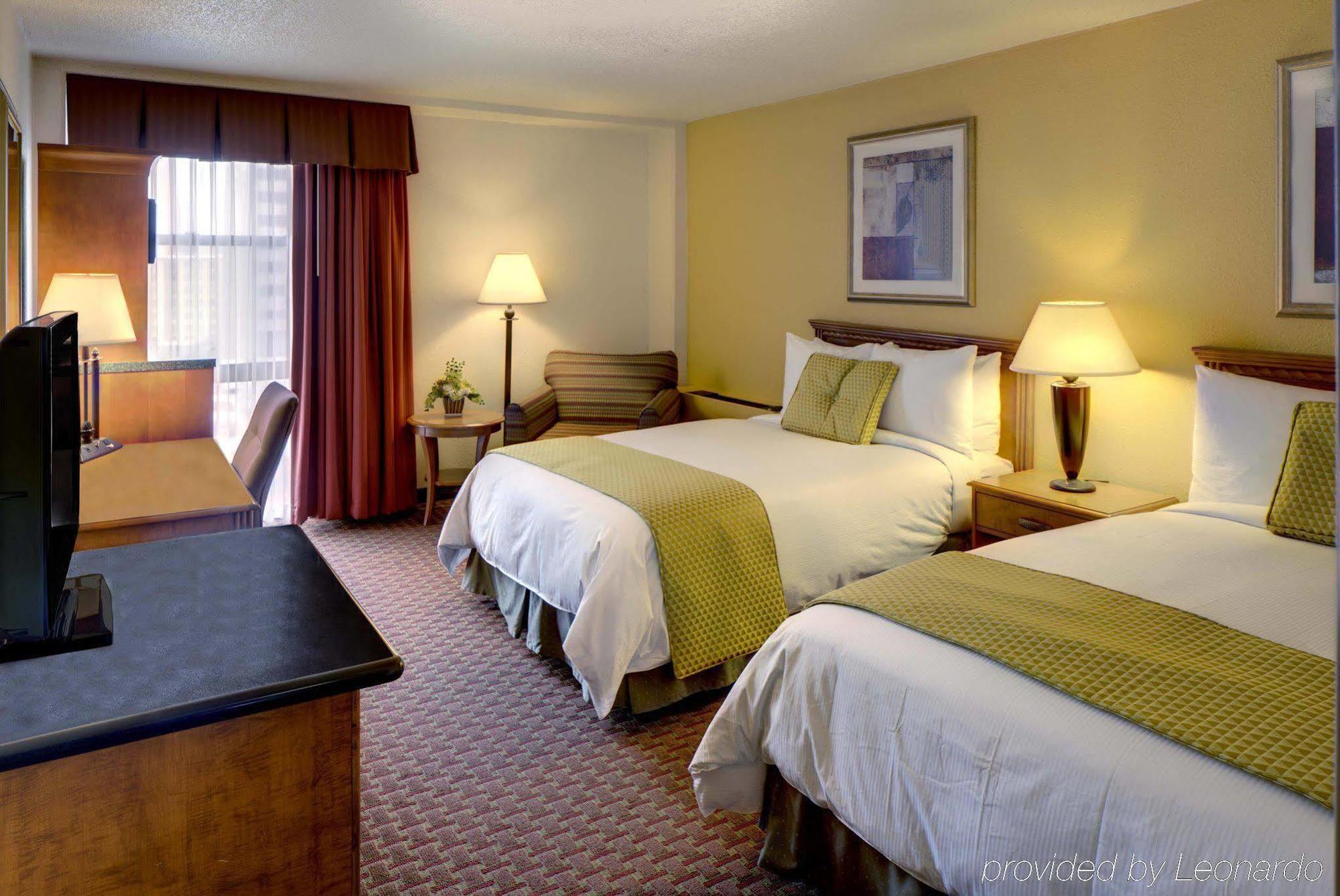 Doubletree By Hilton Milwaukee Downtown Hotel Exterior foto