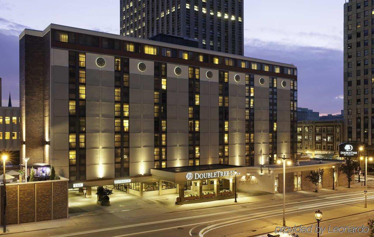 Doubletree By Hilton Milwaukee Downtown Hotel Exterior foto